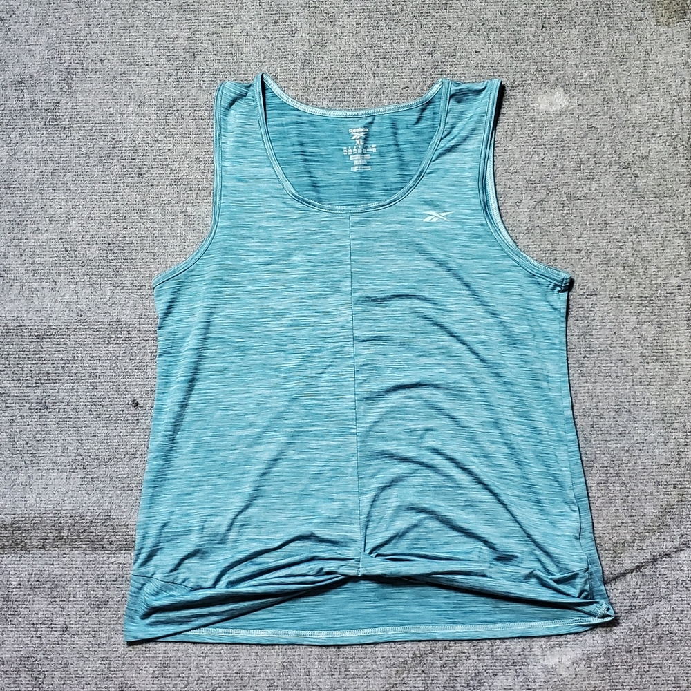 Reebok women Size XL workout lightweight tank top
